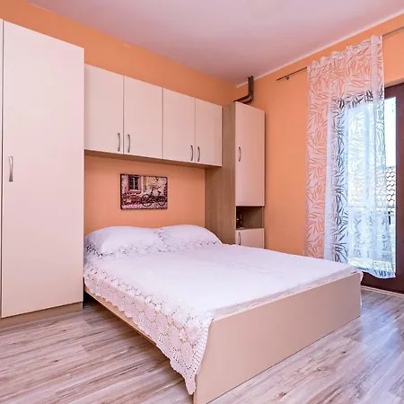 Appartement Tonka Sukošan
